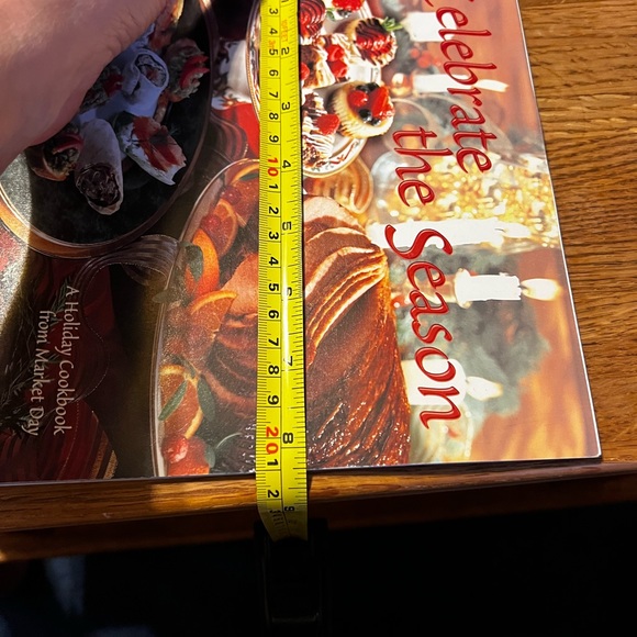 Celebrate the Season: A Holiday Cookbook from Market Day (Softcover) 1998 - Picture 3 of 10